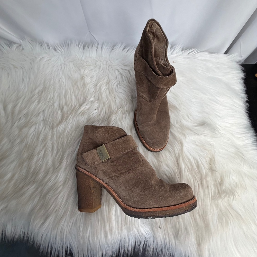 UGG Australia 3212 Brown Suede Heeled Ankle Boots Buckle Strap Sheepskin Lining